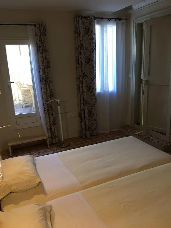 Apartment Appartement Des Carassins Saint-Remy-de-Provence